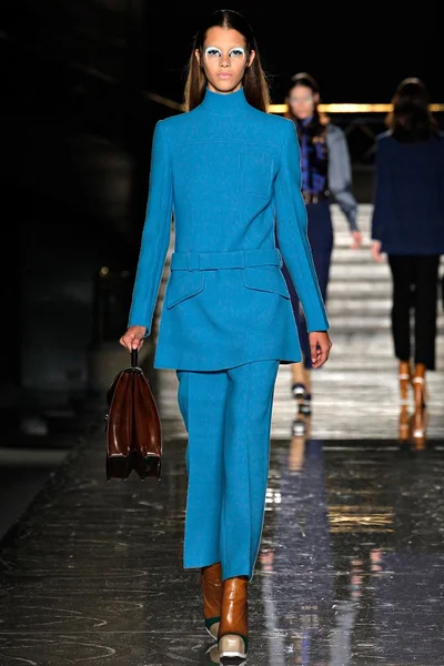 Look 13